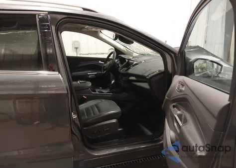 2019 Ford Escape Titanium z USA, uszkodzony, nr VIN 1FMCU9J98KUC26524